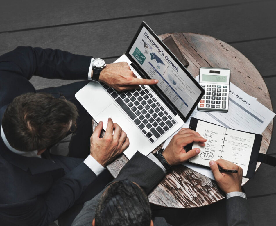 Veille réglementaire, juridique et conformité en externalisation de la paie