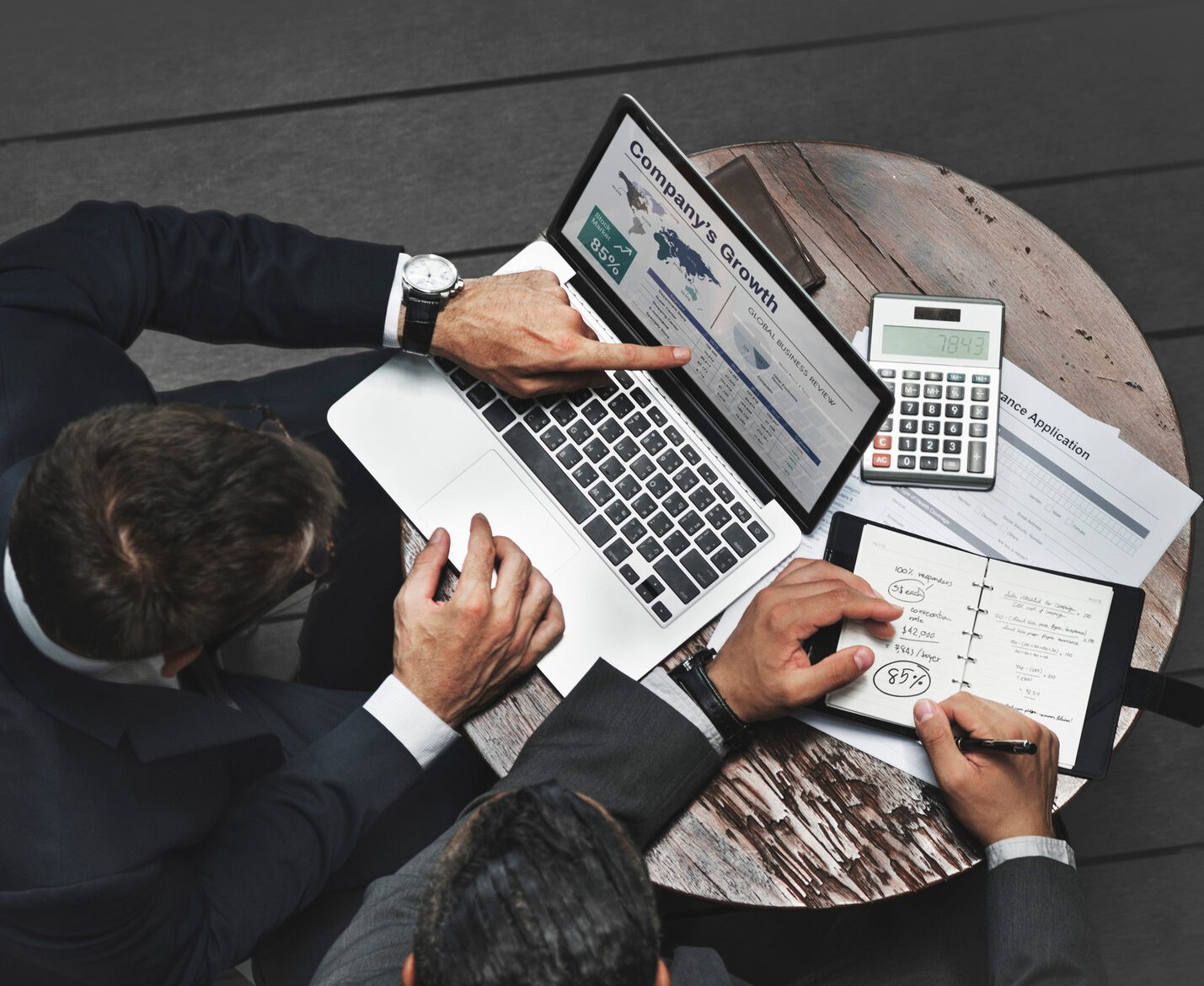 Veille réglementaire, juridique et conformité en externalisation de la paie